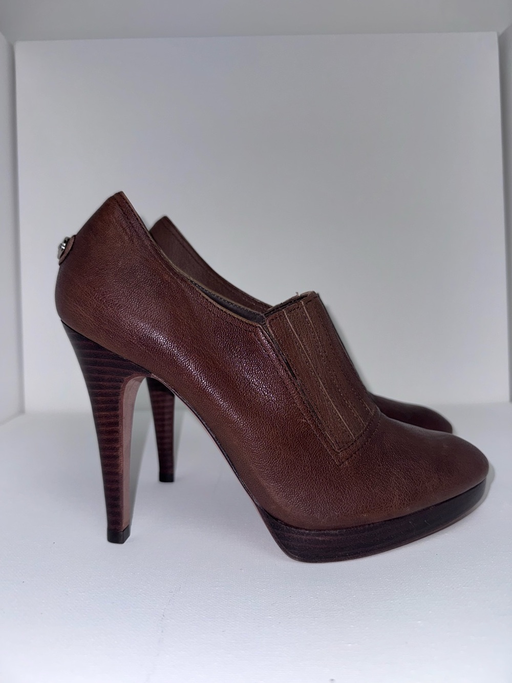 Stunning BCBG Max Azria "Catilda" Leather Pump Booties
